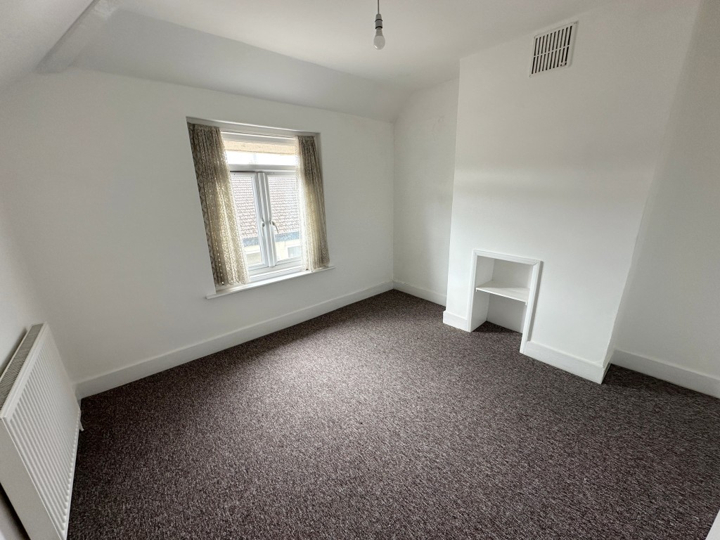 Lot: 147 - TWO-BEDROOM SEMI-DETACHED HOUSE FOR IMPROVEMENT - Main Bedroom